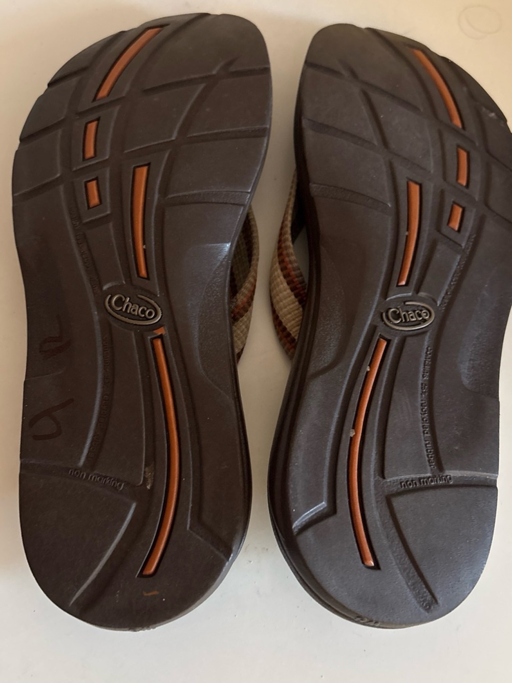 Chaco Brown Flip Flop Sandals with Striped Webbing 7 w - Picture 5 of 6